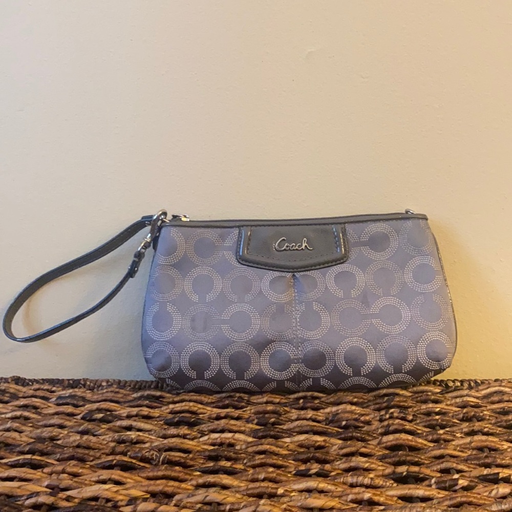 ✨Coach Wristlet✨